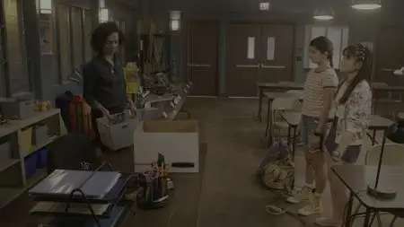 Surfside Girls S01E09