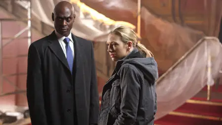 Fringe S02E22: Over There, Part 1 of 2