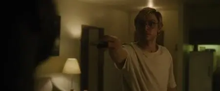 Dahmer – Monster: The Jeffrey Dahmer Story S01E01