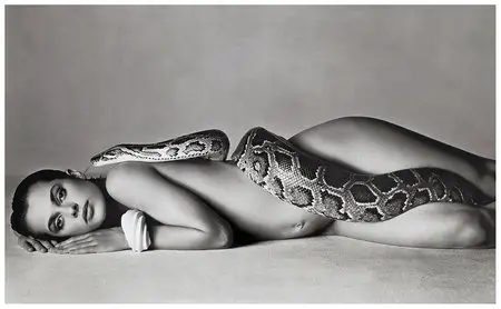 Celebrity and Fashion Photography by Richard Avedon