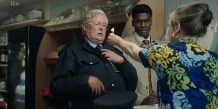 Holding S01E02