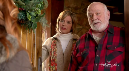Christmas Under Wraps (2014)