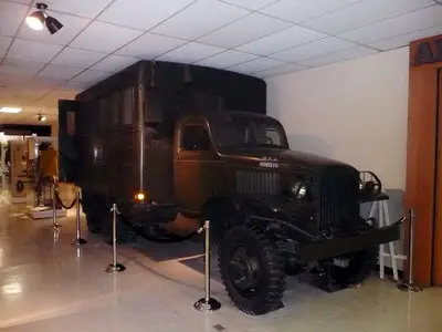 GMC 353, 1942, 2 1.2 ton, 6x6 Walk Around