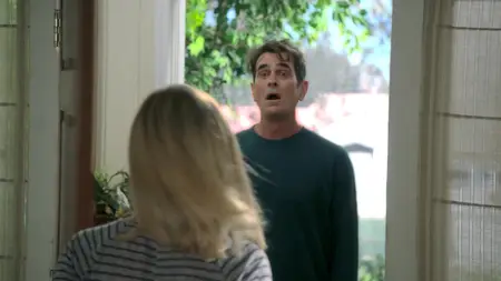 Modern Family S09E03