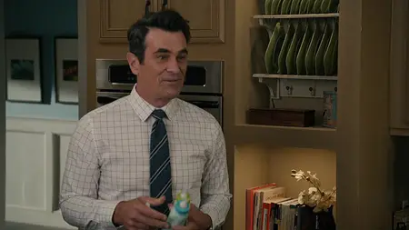 Modern Family S11E02