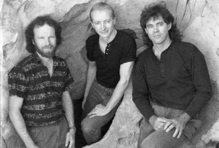 Steve Roach, Kevin Braheny, Michael Stearns - Desert Solitaire (1989)