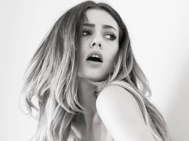 Sarah Nicole Harvey by Stefano Brunesci