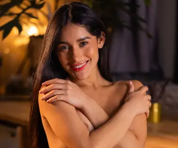 Carolina Guerrero - Denim & Desire