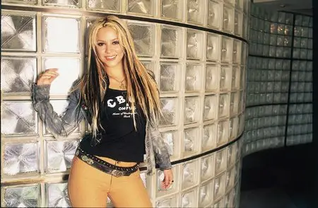 Shakira – HQ photoshoot