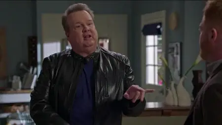 Modern Family S10E19