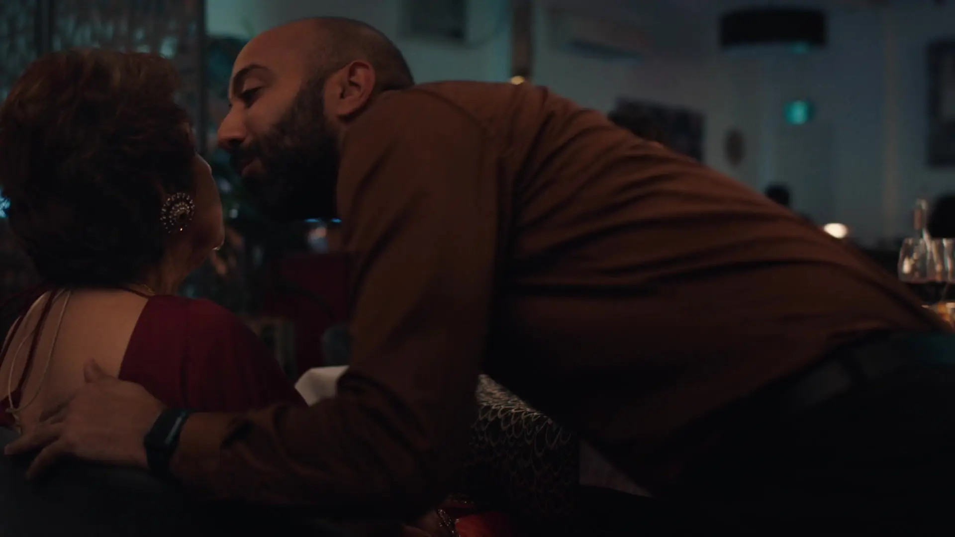 Five Bedrooms S04E01