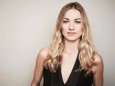 Yvonne Strahovski by Maarten de Boer at the 2017 Winter TCA Tour