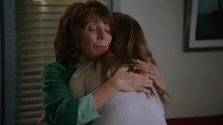 Great News S02E09