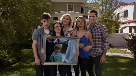 Modern Family S09E04