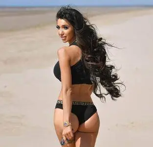 Chloe Khan on the beach in Dubai on May 11, 2018