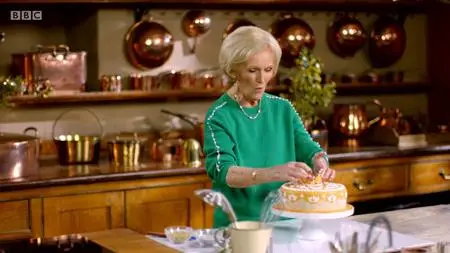BBC - Mary Berry's Country House at Christmas (2018)