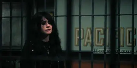 Girlboss S01E05