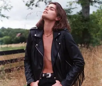 Taylor Hill by Logan Rae in Nashville