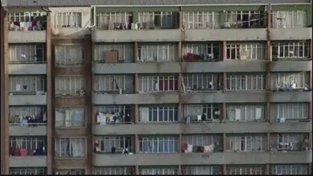 (Arte Thema) Á l'abri derrière les grilles (2011)