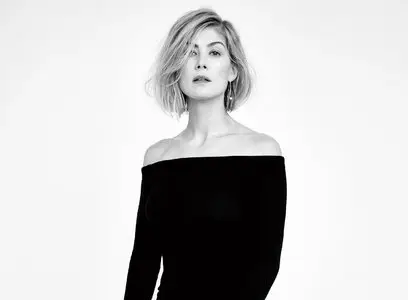 Rosamund Pike by Yu Cong for Modern Weekly August 2015