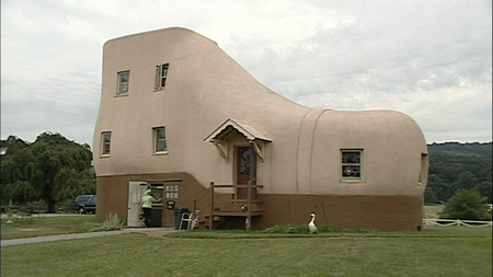 A Program About Unusual Buildings & Other Roadside Stuff (2004)