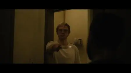 Dahmer – Monster: The Jeffrey Dahmer Story S01E01