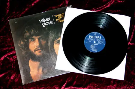 Velvet Glove - Sweet Was My Rose (Philips 6370 600) (NL 1975) (Vinyl 24-96 & 16-44.1)