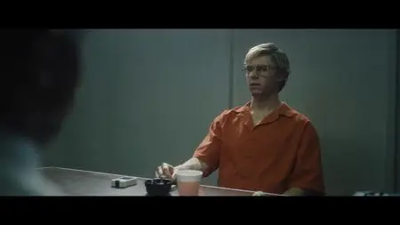 Dahmer – Monster: The Jeffrey Dahmer Story S01E04