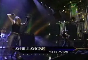Avril Lavigne - Fuel (Metallica cover) [MTVicon]