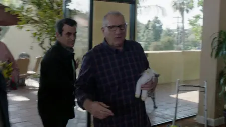 Modern Family S09E21