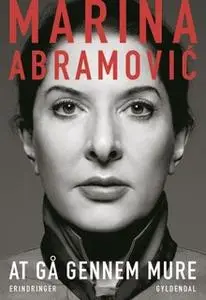 «At gå gennem mure» by Marina Abramovic