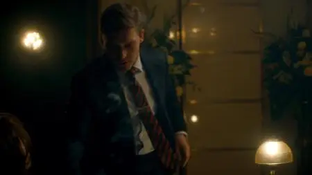 MotherFatherSon S01E01