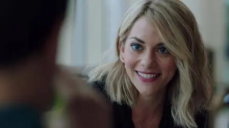 Imposters S01E01