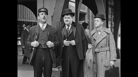 Laurel & Hardy - The Definitive Restorations (1927-1937) + [Bonus Extras]