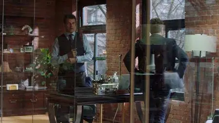 Imposters S01E01