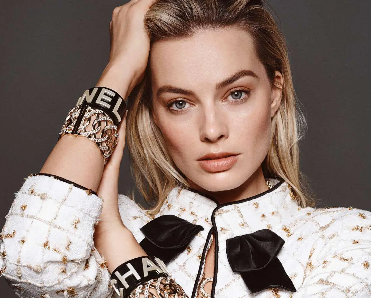 Margot Robbie by Liz Collins for Elle France February 2019 / AvaxHome