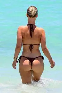 Bianca Elouise in Bikini on the Beach in Miami June 28, 2017
