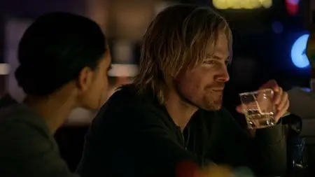 Arrow S04E01 (2015)