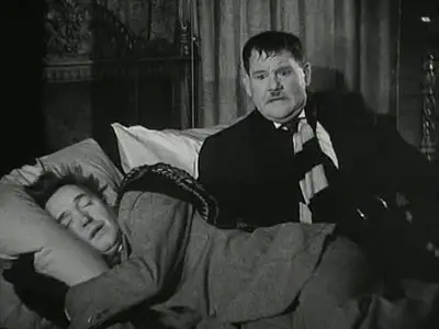 LAUREL & HARDY: The Fixer Uppers (1935)