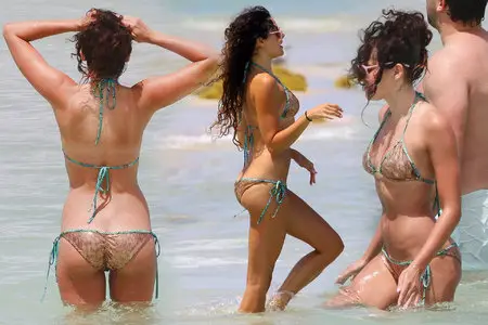 Eliza Doolittle - Bikini candidsi in Miami May 28, 2014