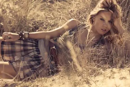 Masha Novoselova  Calliope Photoshoot 2011