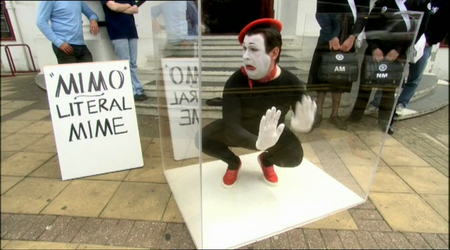 Little Britain, Season 1, episode 6: Smallest Ant