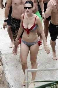Katy Perry – Bikini Candids at Atlantis Paradise Island