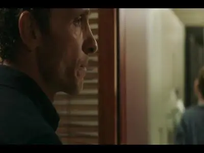 YOU S01E01