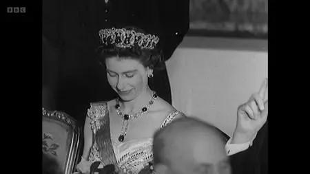 Elizabeth Fashioning A Monarch (2022)