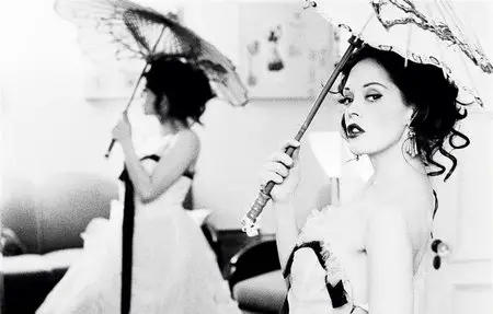 Rose McGowan - Ellen von Unwerth Photoshoot 2007 (Repost)
