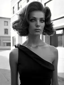 Daria Werbowy & Elise Crombez by Steven Meisel for Vogue Italia October 2003