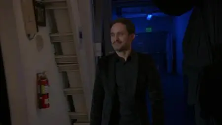 Mozart in the Jungle S02E01