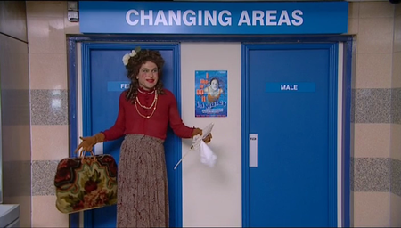 Little Britain, Season 1, episode 0: Domino Toppling