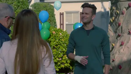 Modern Family S09E17